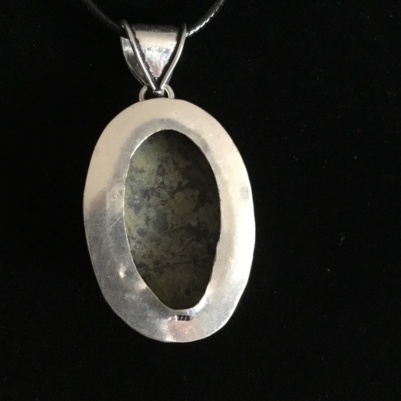 BLOODSTONE LARGE RAISED STONE STERLING SILVER FREE BLACK SILK CHAIN INCLUDED - Picture 4 of 7